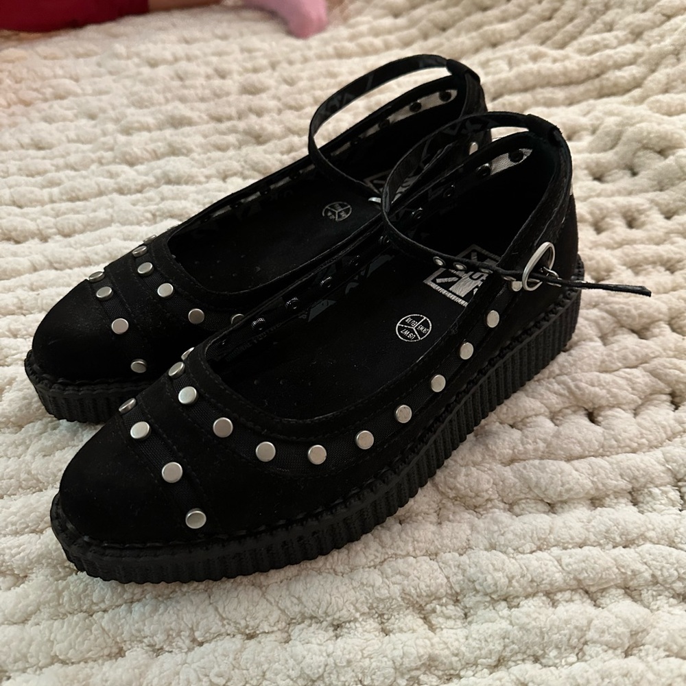 TUK creepers size 7